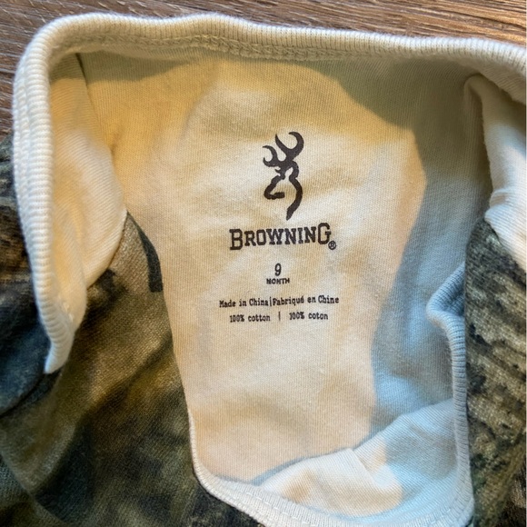 Browning camouflage bodysuit and hat 9 months - Picture 3 of 3